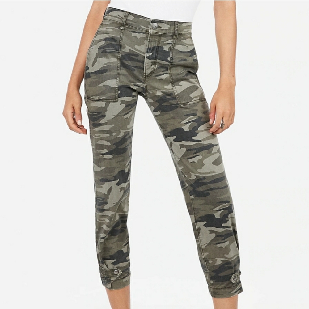 Express High Wasted Straight Cropped Camo Pant 8